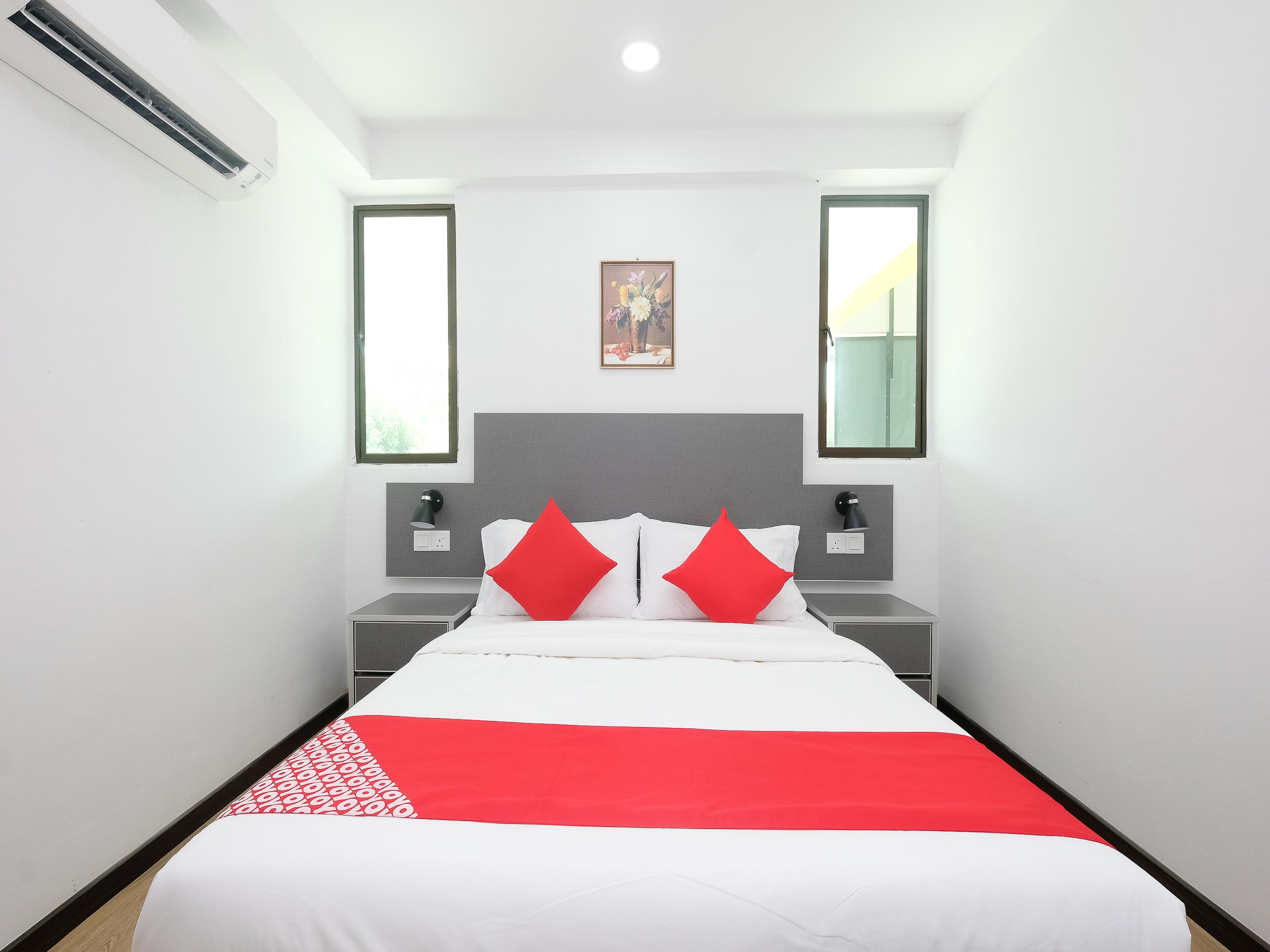 โอโย 44043 เฟิสต์ การ์เดน โฮเต็ล Hotel กวนตัน ภายนอก รูปภาพ