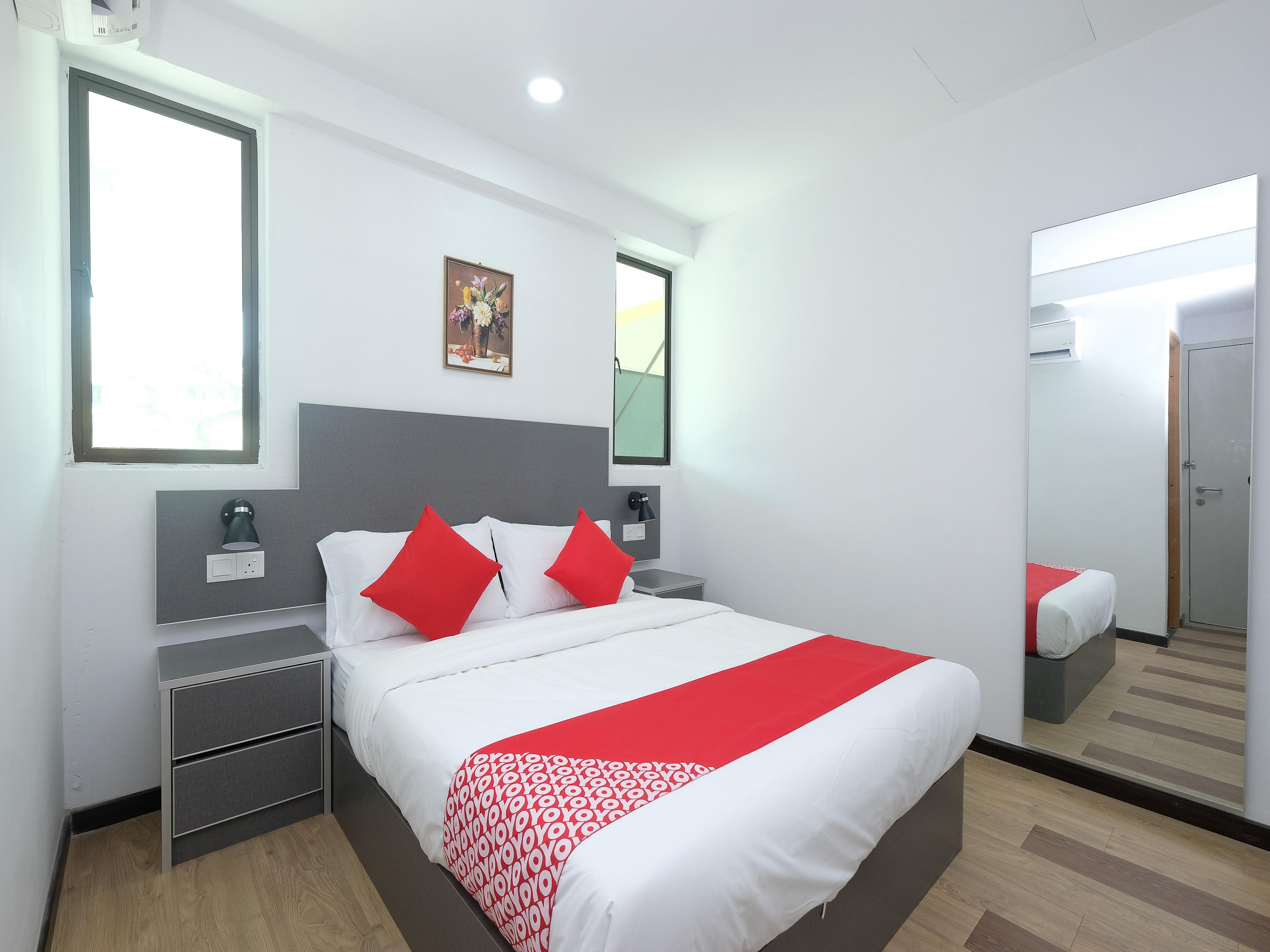 โอโย 44043 เฟิสต์ การ์เดน โฮเต็ล Hotel กวนตัน ภายนอก รูปภาพ