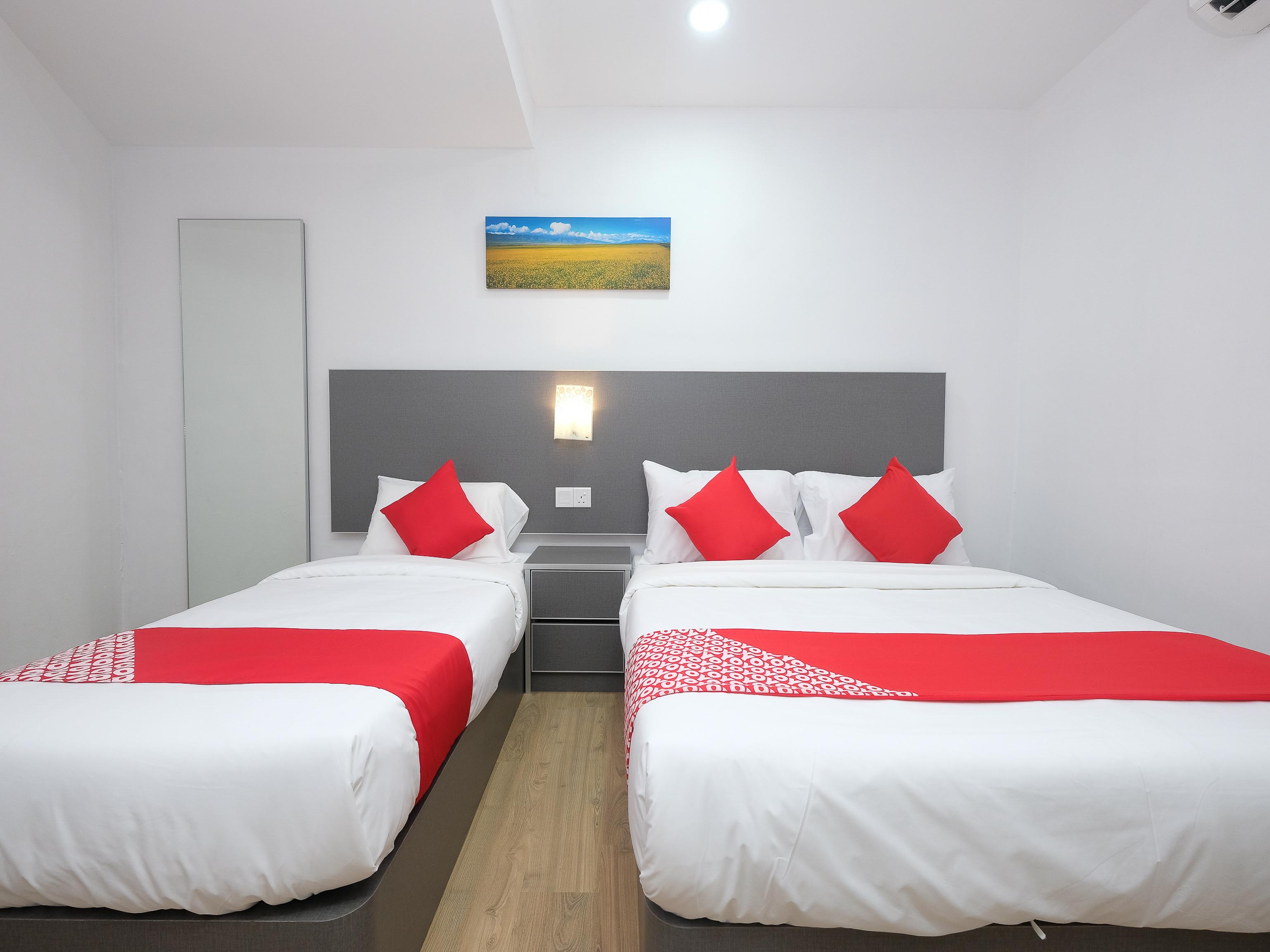 โอโย 44043 เฟิสต์ การ์เดน โฮเต็ล Hotel กวนตัน ภายนอก รูปภาพ