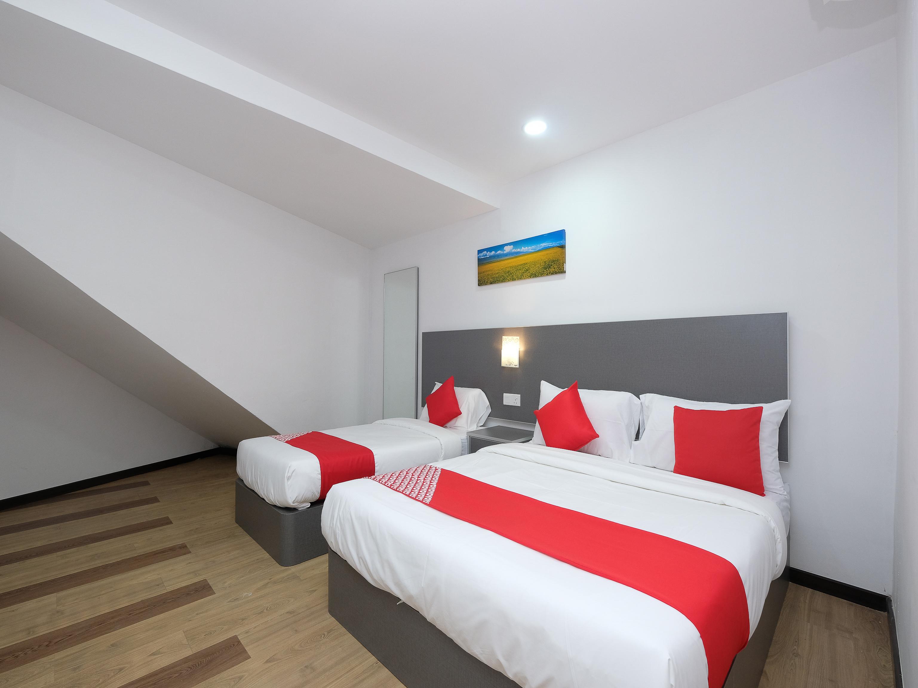 โอโย 44043 เฟิสต์ การ์เดน โฮเต็ล Hotel กวนตัน ภายนอก รูปภาพ