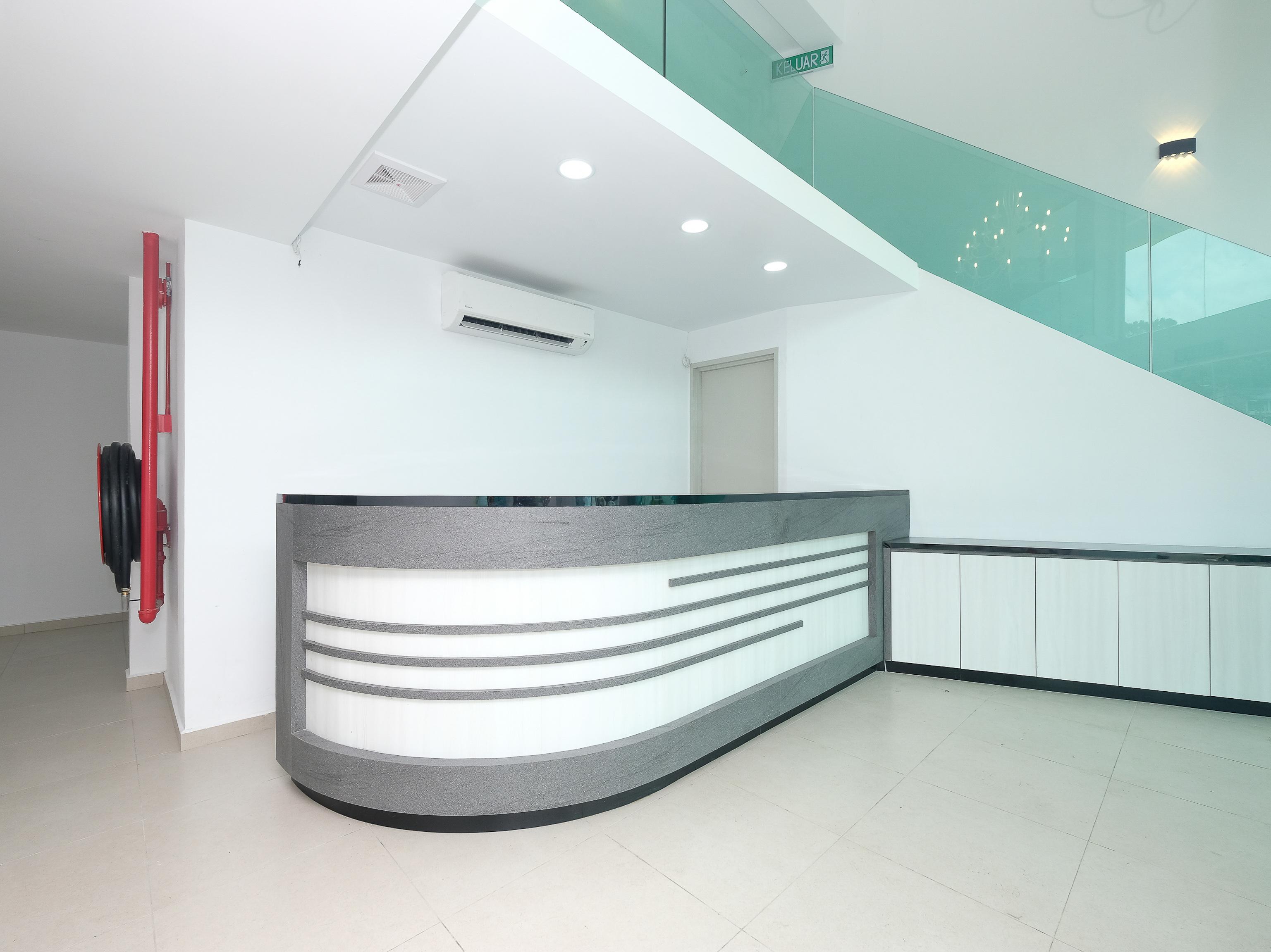 โอโย 44043 เฟิสต์ การ์เดน โฮเต็ล Hotel กวนตัน ภายนอก รูปภาพ