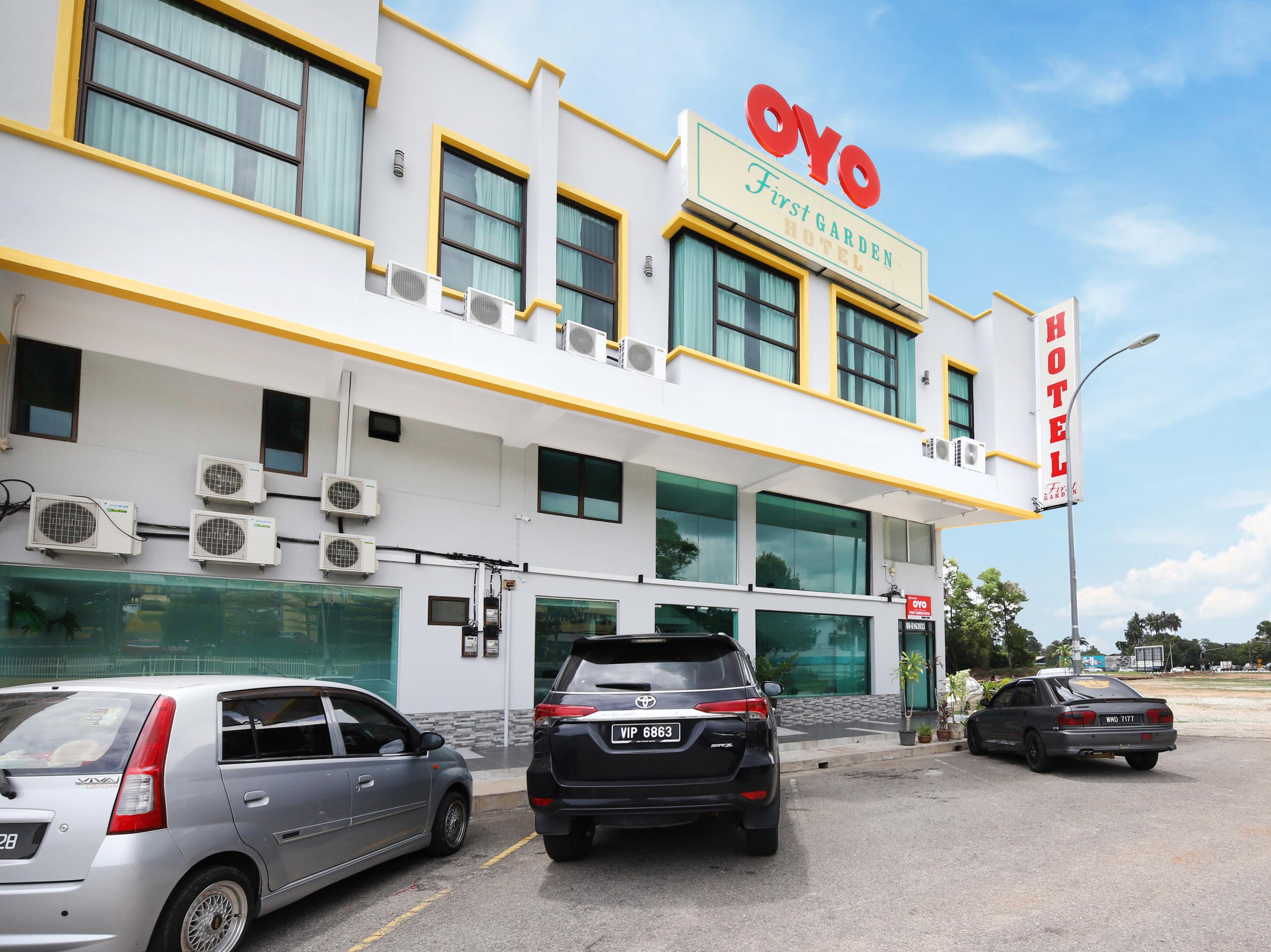 โอโย 44043 เฟิสต์ การ์เดน โฮเต็ล Hotel กวนตัน ภายนอก รูปภาพ