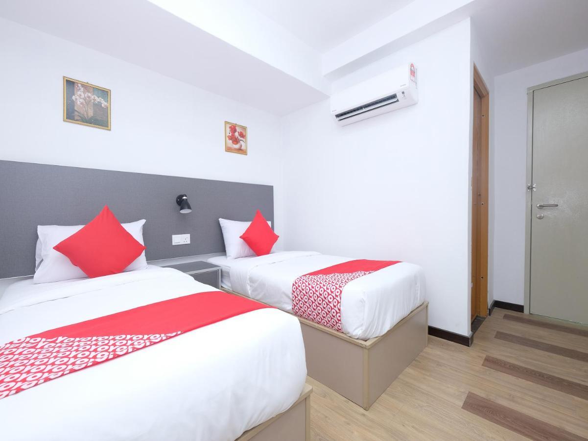 โอโย 44043 เฟิสต์ การ์เดน โฮเต็ล Hotel กวนตัน ภายนอก รูปภาพ