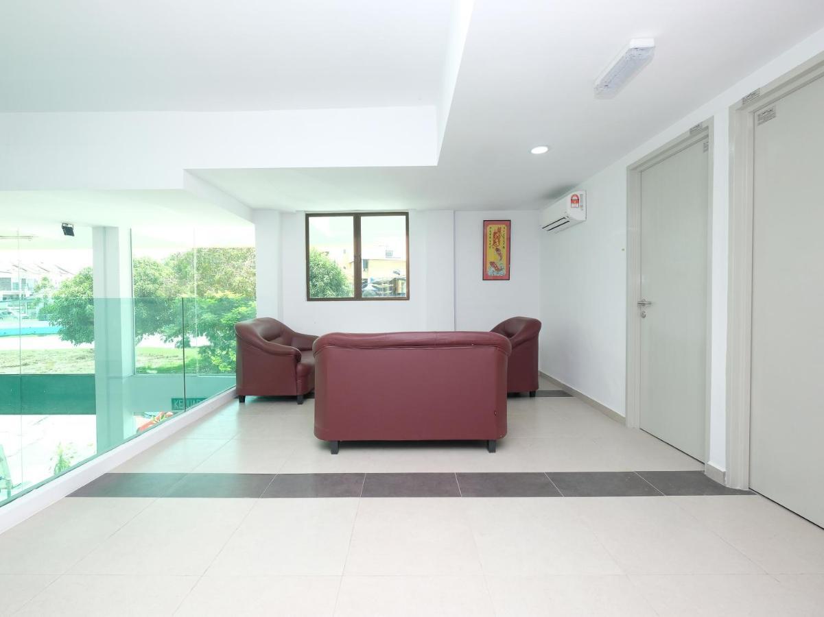 โอโย 44043 เฟิสต์ การ์เดน โฮเต็ล Hotel กวนตัน ภายนอก รูปภาพ
