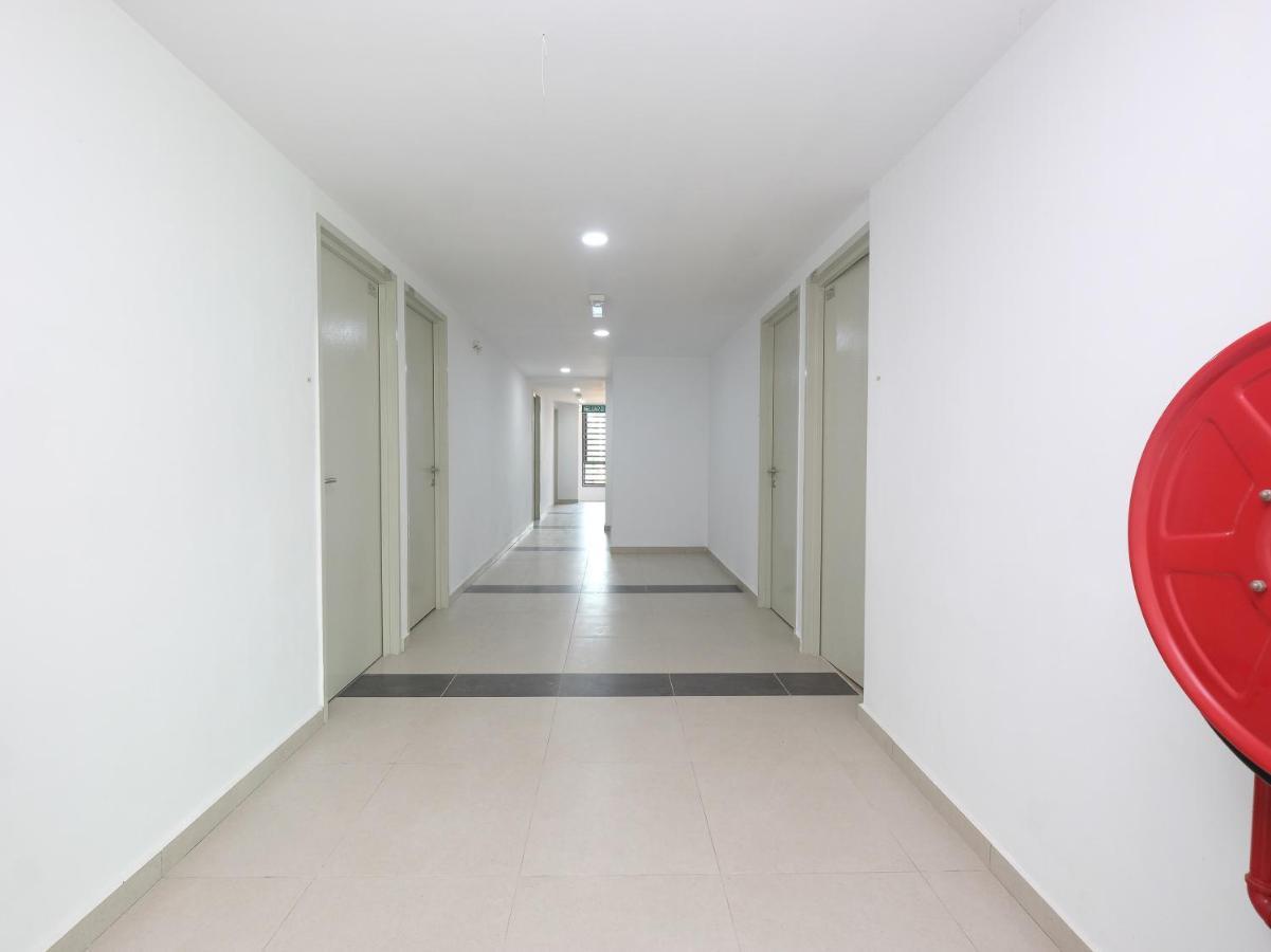 โอโย 44043 เฟิสต์ การ์เดน โฮเต็ล Hotel กวนตัน ภายนอก รูปภาพ
